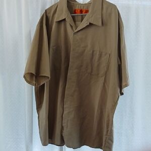 Men's Short-Sleeve Casual Button-Down Shirt in Tan